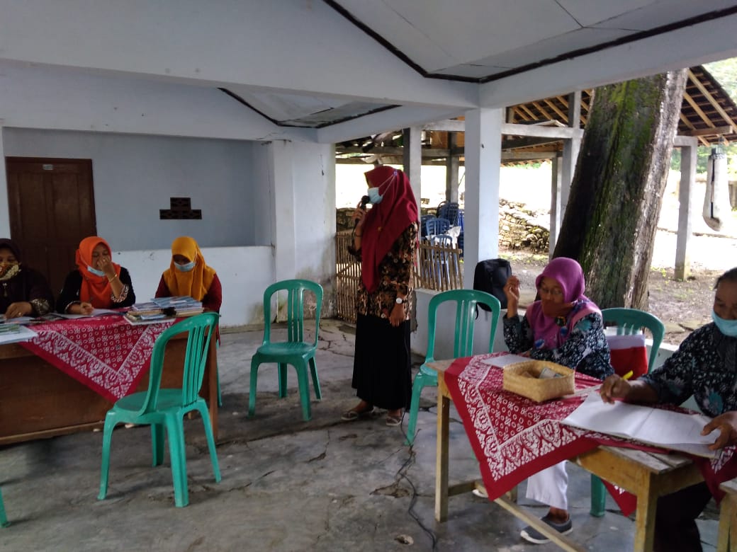 Tim 2 PKK Hargorejo ikuti pertemuan Posyandu Lansia di Ngulakan